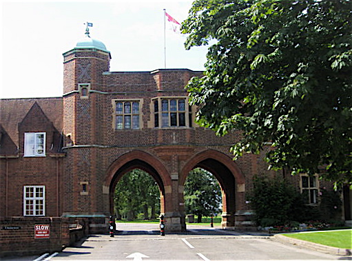 Radley’s First World War Memorial Arch. © Copyright Shaun Ferguson and licensed for reuse under this Creative Commons Licence