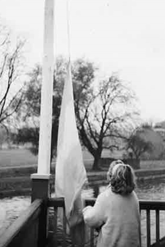 1961 Val Goldsbrough raising the CUWBC flag before the Clare Novices race.