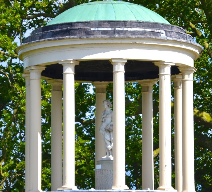 Pic 16. Henley’s most famous woman, suitably attired for the warm weather, looks forward to more great racing on Saturday and Sunday.