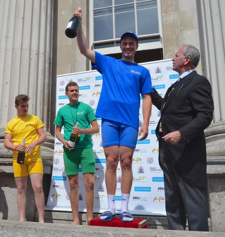 Pic 25. The 301st winner of Doggett’s Coat and Badge, Louis Pettipher, is congratulated by the 687th Lord Mayor of London, Alderman Alan Yarrow.