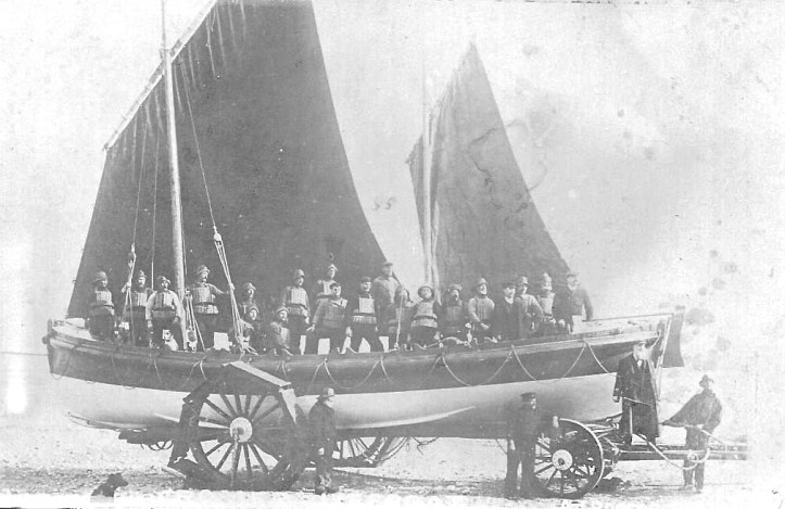 Pic 5. A pulling-sailing lifeboat with its sails unfurled.