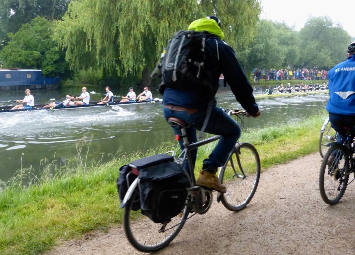 Pic 19. Sadly for Pembroke, a few seconds after the first picture was taken, this happened. A boat stopping crab ended their chances of catching Caius. To be fair to ‘5’, a crab is sometimes not the fault of the person who ‘catches’ it. If one or more people upset the balance of the boat, it may be an innocent party whose blade gets caught in the water.