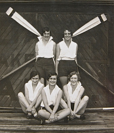 Pic 16. Another YWCA crew outside Gardener’s.