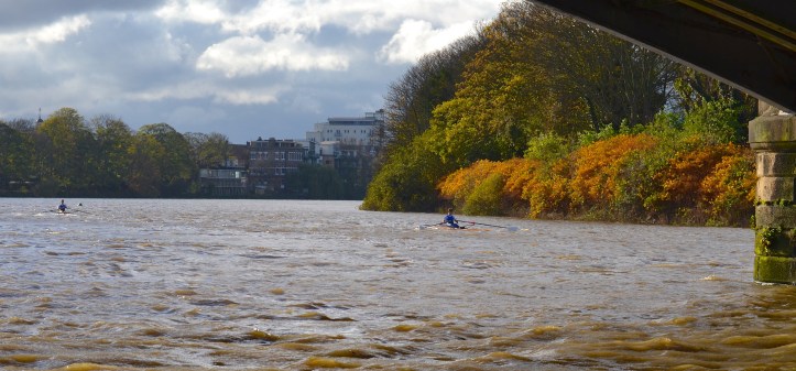 Pic 20. After Barnes Bridge: Richards (18.07) leads Hale (18.16).