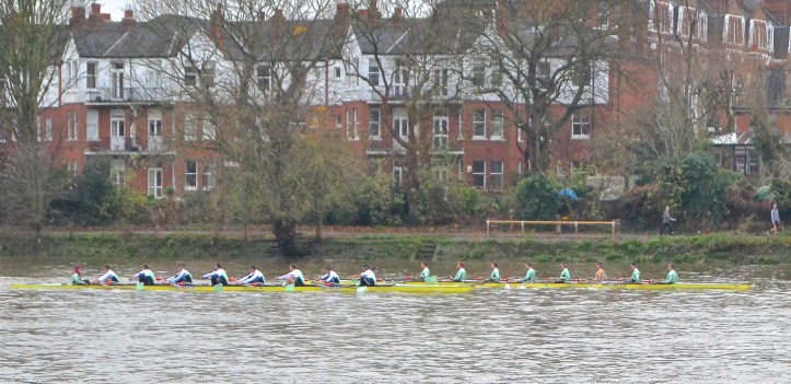 Pic 2. Approaching Hammersmith Bridge, ‘Furte’ leads ‘Listo’.