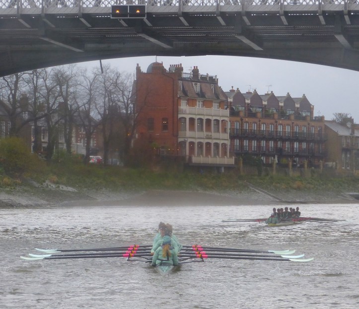 Pic 5. Long before Barnes Bridge, Tideway had started to shorten up, giving Twickenham more distance.