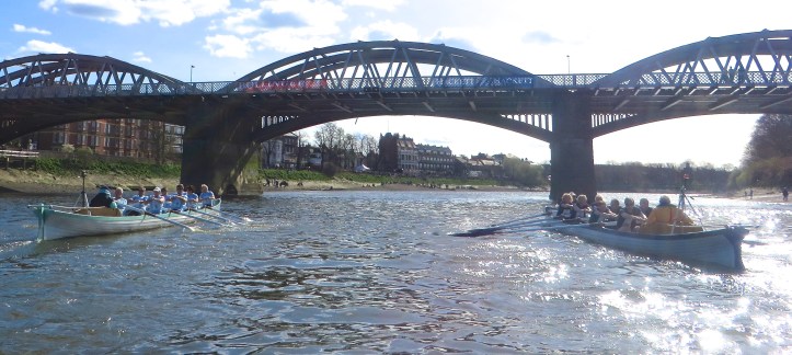Pic 11. The crews were level approaching Barnes Bridge.