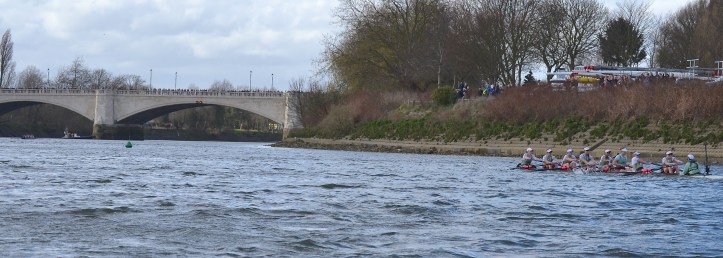 Pic 19. + 21 min 30 sec: With Oxford (in the distance, on the far left of the picture) just about to cross the winning line, Cambridge struggled on to finish over a minute later. The finish times were Oxford 21 min 49 sec and Cambridge 23 min 00 sec, but this result should not cause us to forget what a good and close race it was before the conditions got ‘insane’ and Cambridge came off worst. Timothy 4:7. I have fought the good fight, I have finished the course, I have kept the faith….