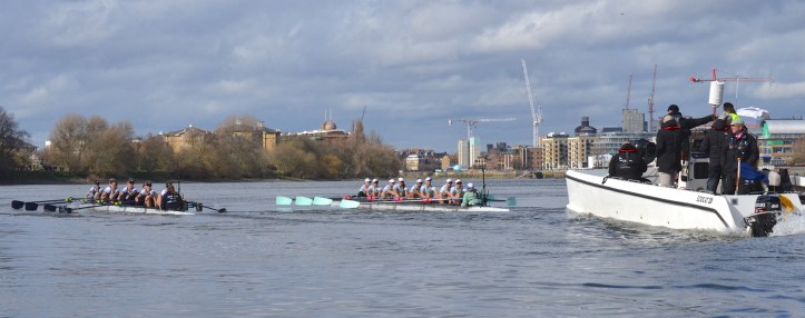 Pic 2. Cambridge took the initial lead when Oxford had a bad start but, by the end of Putney Embankment, the Dark Blues had started to inch ahead. Pictured here at two minutes and thirty five seconds into the race (henceforth referred to in the style ‘+ 2 min 35 sec’) and approaching Barn Elms, Cambridge, rowing at a higher rate, were warned for trying to push Oxford out.