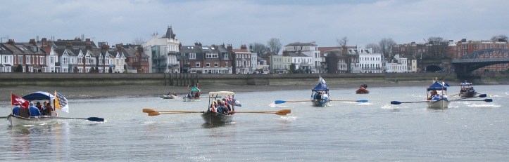 Pic 2. Rowing to the start at Hammersmith Bridge from Chiswick in 2013.