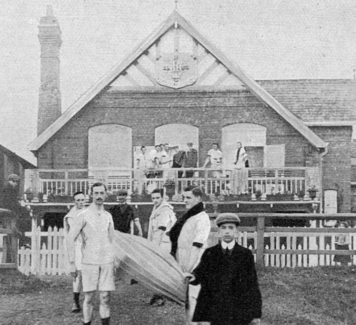 Pic 1. Members of Nottingham Rowing Club captured by a photographer from The Bystander magazine in 1911.