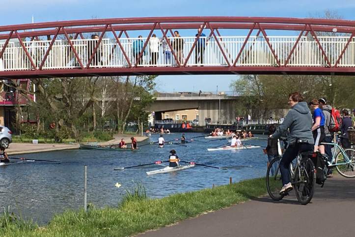 Picture 1: City Sprints starts just downriver from Pembroke’s boathouse and the footbridge nearby, creating perfect viewing conditions. Photo: CL, with an iPhone 6 and VSCO.