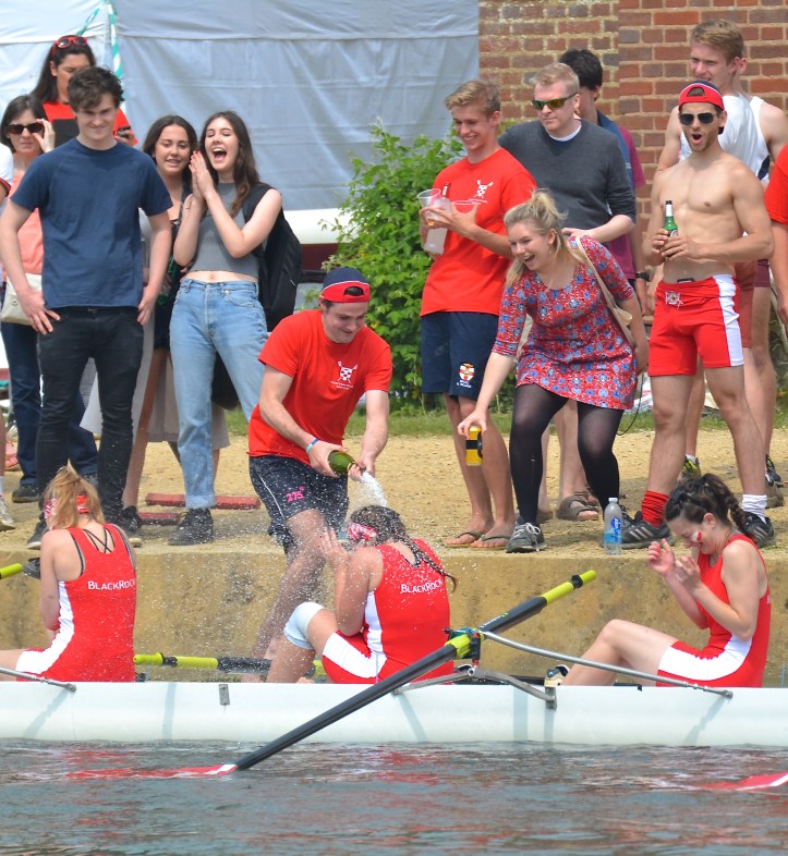 Regent’s Park, rowing in Women’s Division IV, celebrate winning blades. They bumped New College II, Lincoln II, Oriel II and Christ Church II.