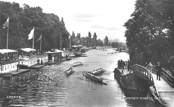 Photographed from Folly Bridge looking upstream in the 1920s. At the peak of their popularity, there were 30 barges along this part of the Isis.