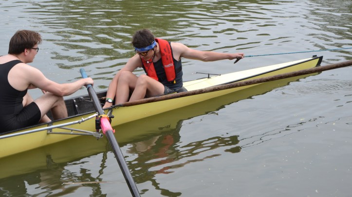 The one minute cannon has been fired, the boat has been pushed out into the stream and the cox for Magdalen II in Men’s Division IV hangs on to his rope.