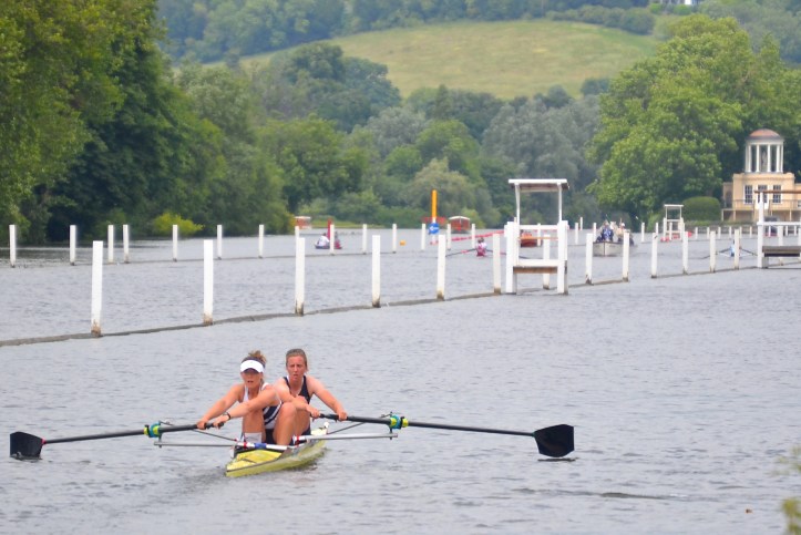Elite Coxless Pairs: Oxford University Womens BC/Reading beat Cambridge University Womens BC, verdict Easily.