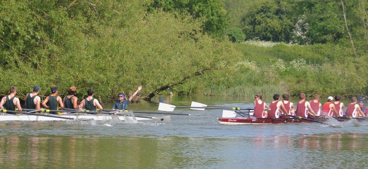 Parallax error disguises it, but Merton bump St Peter’s, probably because the latter did not steer through the Gut as well as their opponents. The St Peter’s cox raises his hand to concede.