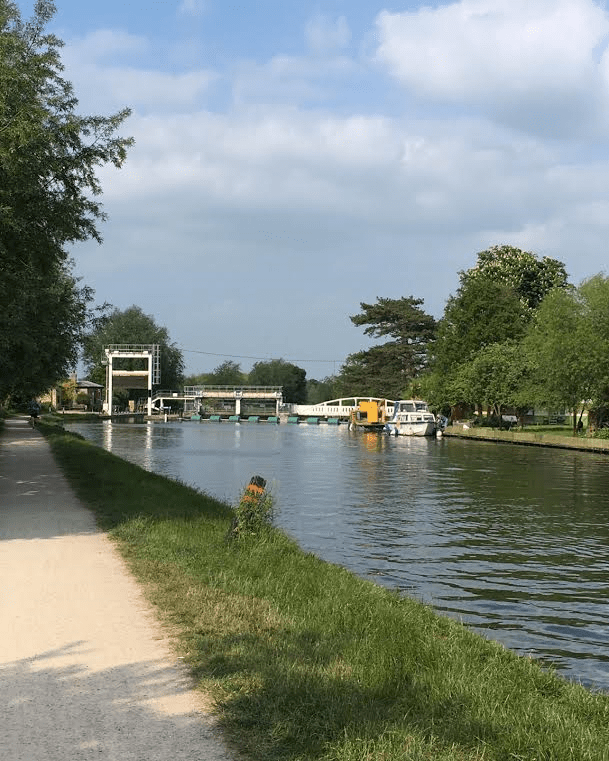 One: Bait’s Bite Lock. The lowest boats in each division marshall on the bank very near to the lock itself.