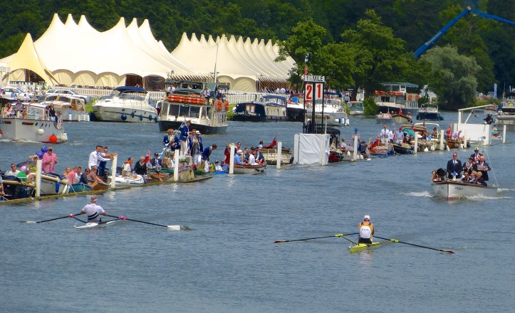 The indicator board shows the small lead held by Hannes Obreno (Station 1 on the right) for most of the race.
