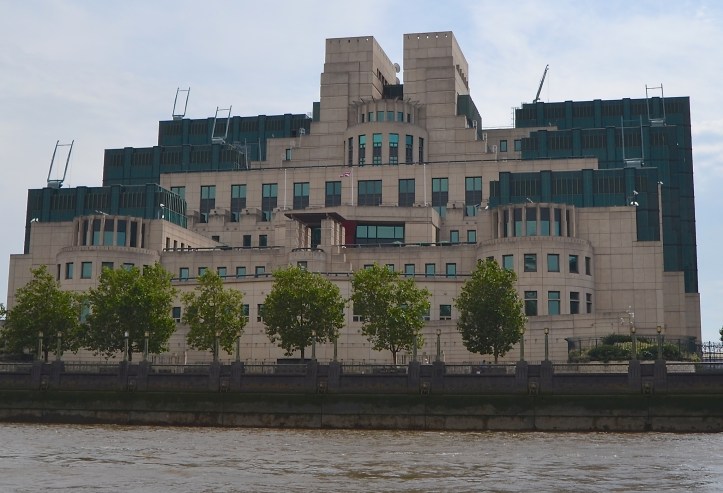 The headquarters of the British Secret Intelligence Service (SIS), popularly called MI6, on the Albert Embankment on the south bank of the Thames beside Vauxhall Bridge.