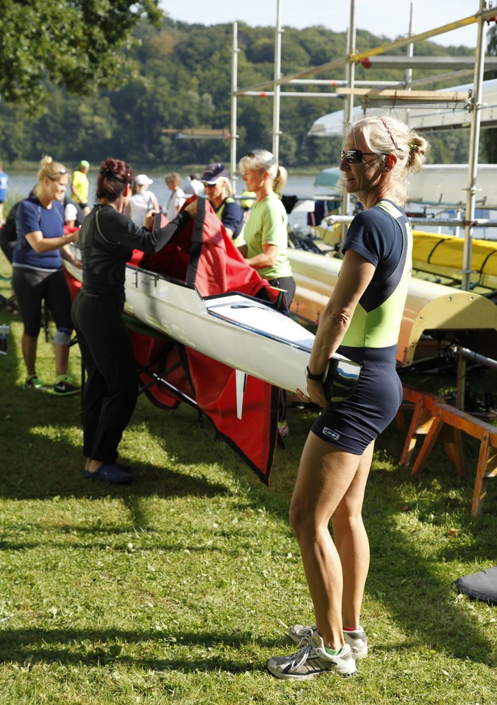 Thinking bubble: ‘Then after we have crossed the finish line, we row to the dock, get the boat on the rack, take a warm shower, get dressed and then hit the Regatta Restuarant, where I am going to order a bottle of Carbernet Sauvignon – and the other girls can drink what they want’.