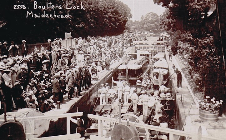 A postcard photograph of the real thing at Boulter’s. Here, spectators perhaps hoped to see the wealthy and famous passing through the lock, often on their way to the Astors https://en.wikipedia.org/wiki/Astor_family at Cliveden. https://en.wikipedia.org/wiki/Cliveden#In_the_20th_and_21st_century