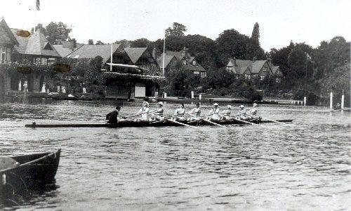 DUBC training during HRR in 1903. They went on to win the Thames Cup. F. Fox (Bow), J. Cunningham (2), M. P. Leahy (3), A. A. McNeight (4), H. A. Emerson (5), H. B. Mayne (6), J. du P. Langrishe (7), F. J. Usher (Stroke) and E. B. Bate (Cox).