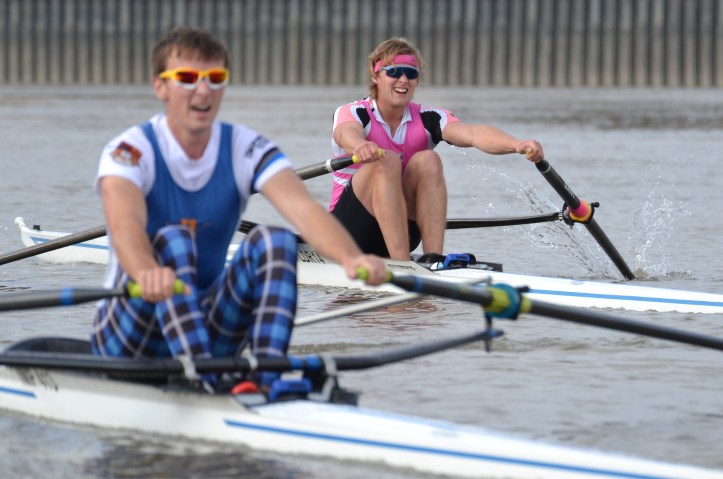 The race for first place may have been over but there was a great fight between the next three scullers. Past Hammersmith Pier, Boddington took Richards’ second place. Behind them, Christie was far from giving up.