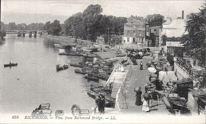 The view downriver from Richmond Bridge at some time in the early 20th century. Hire skiffs are much in evidence and I presume that the little booths along the wall on the right are connected with the numerous boat hire businesses.