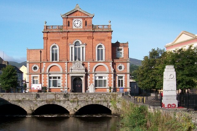 Newry’s War Memorial and Town Hall.
