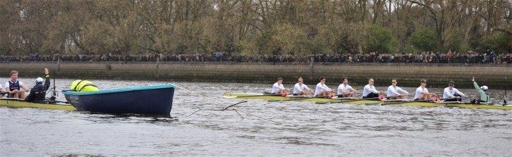 The above picture of the start of the 2014 Boat Race nicely demonstrates the problem of ‘parallax error’ which is inherent in picturing a side-by-side race from behind and from an angle, whereby the boat nearest the camera appears to be further up than was the actual case. Clearly, the two boats were started level – but Oxford appears to be a length up.