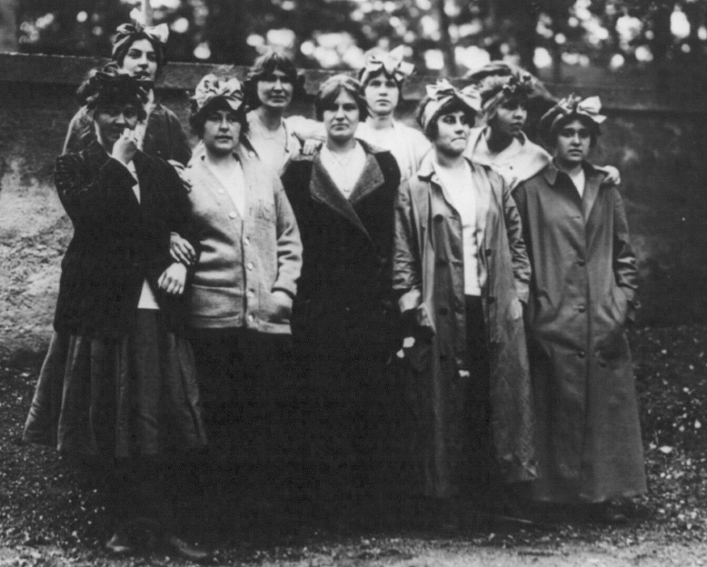 Pulling Against the Stream: Historic Images of Women’s Rowing – Hear ...